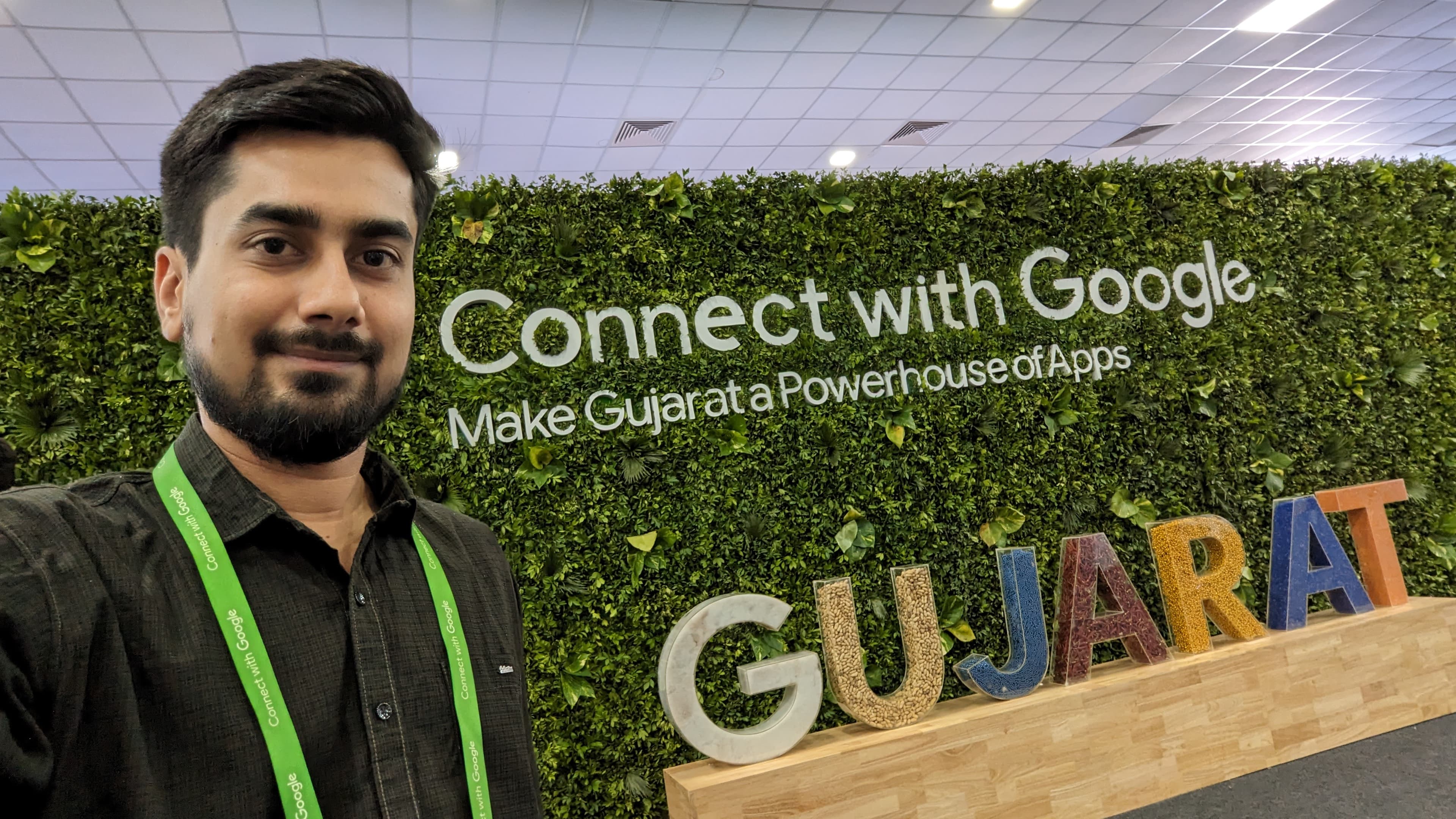 Selfie in front of the “Make Gujarat a Powerhouse of Apps” living wall.